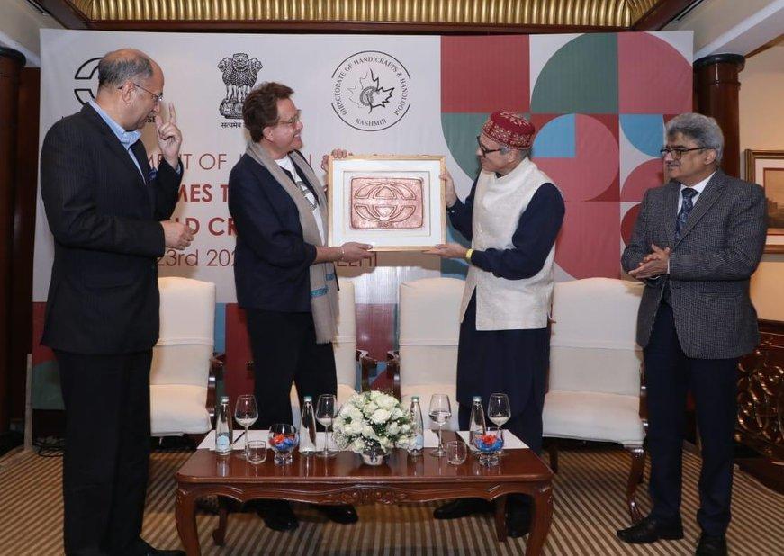 CM Omar Seeks WCC Delegates Help In Tapping Full Potential Of J&K Handicrafts