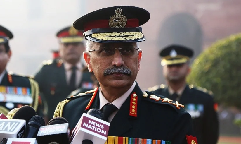 جنگ رومانی نہیں ہوتی، بالی ووڈ کی فلم ہے، سابق آرمی چیف ناروانے نے کہا