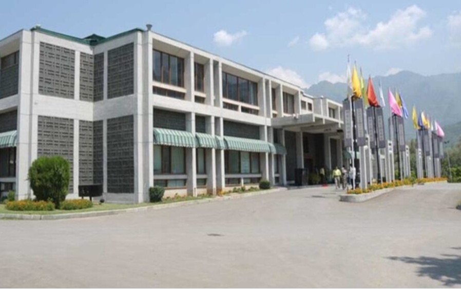 Explore innovations in warehousing and logistics  